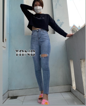 Quần jeans dài giãn ống ôm xanh nhạt rách 1 bên đùi cắt lai