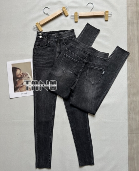 Quần jeans giãn ống ôm màu xám lưng 2 nút,lai cắt.