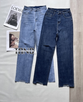 Quần jeans giãn ống đứng lai cắt kiểu