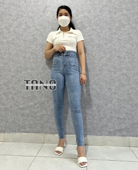 Quần jeans giãn ống ôm túi tròn màu xanh nhạt,lai cắt.