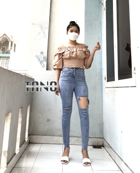 Quần jeans giãn ống ôm màu xanh nhạt ,rách đùi,lai cắt