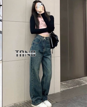 Quần jeans ống suông màu xanh bụi rách túi sau.