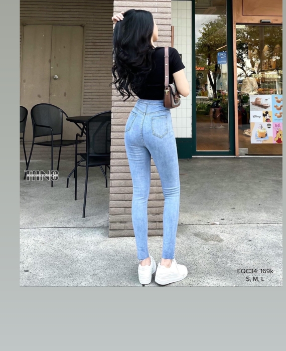 Quần jeans dài giãn ống ôm lưng liền thân lai cắt,túi đóng.