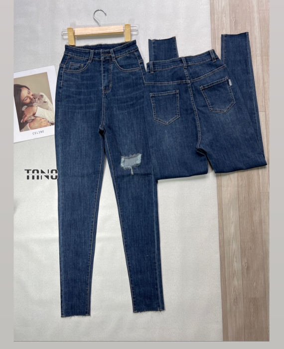 Quần jeans dài giãn ống ôm xanh đậm dơ(xanh bụi) rách 1 bên đùi lai cắt.