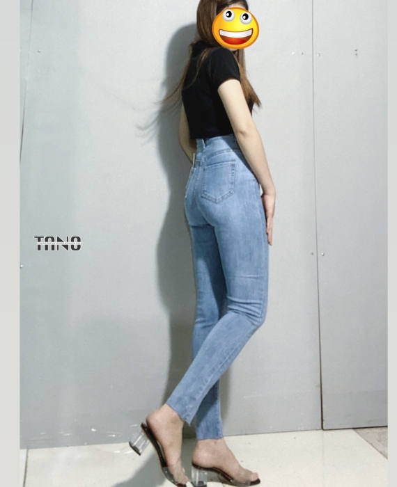 Quần jeans giãn ống ôm màu xanh nhạt trơn,lai cắt