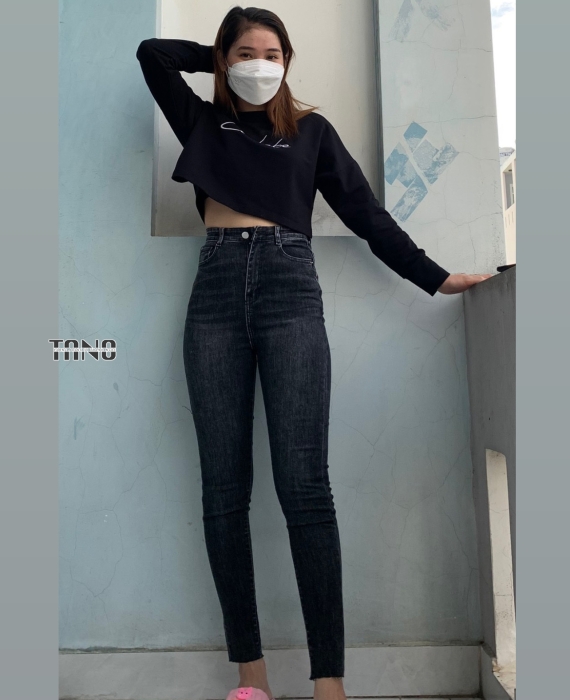 Quần jeans giãn ống ôm màu xám cắt lai