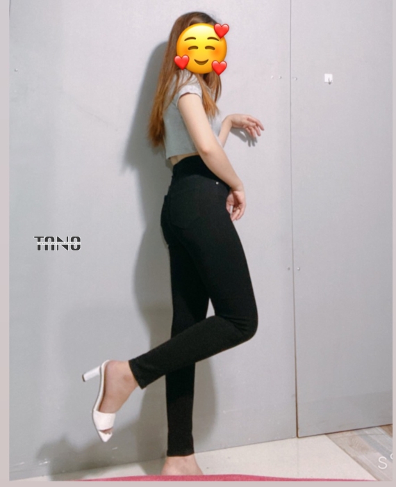 Quần jeans giãn ống ôm màu đen