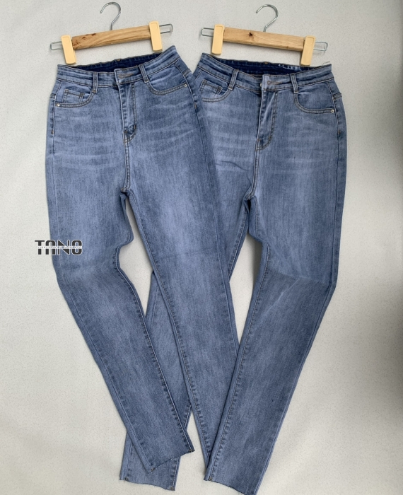 Quần jeans giãn ống ôm màu xanh nhạt trơn,lai cắt