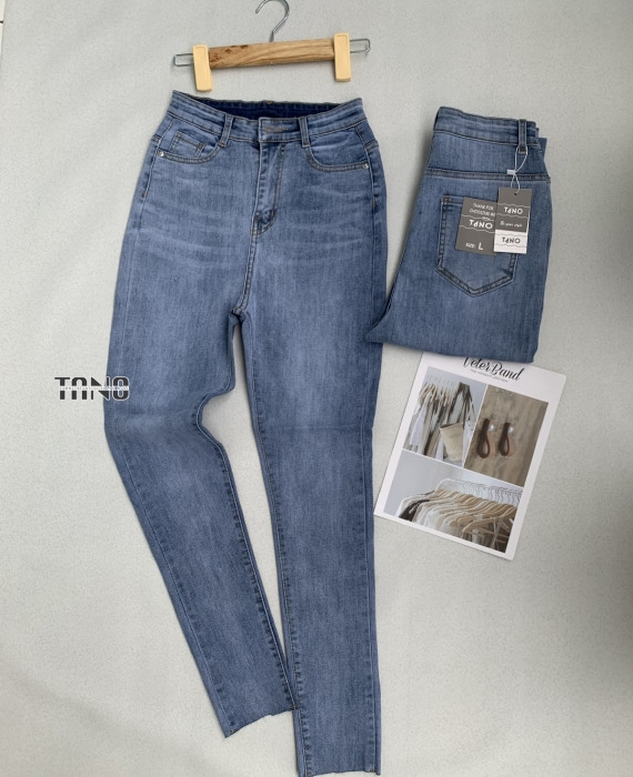 Quần jeans giãn ống ôm màu xanh nhạt trơn,lai cắt