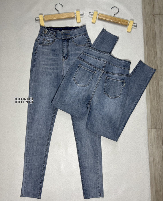 Quần jeans giãn ống ôm màu xanh nhạt,lưng to,cắt lai