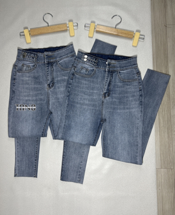 Quần jeans giãn ống ôm màu xanh nhạt,lưng to,cắt lai