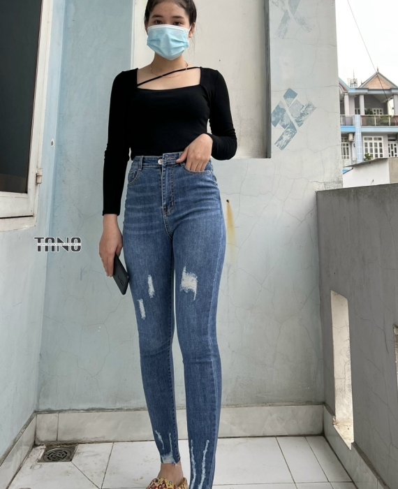 Quần jeans giãn ống ôm màu xanh cào xước lai cắt