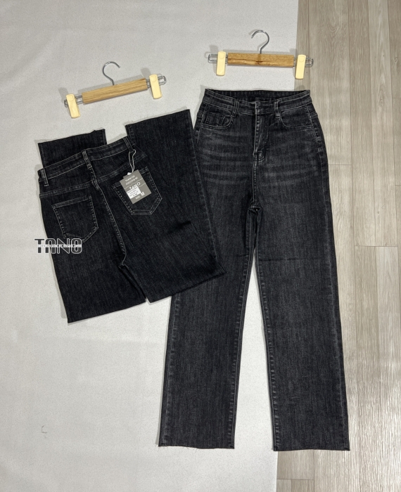 Quần jeans giãn ống đứng màu xám lai cắt.