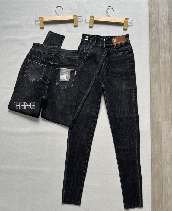 Quần jeans giãn ống ôm màu xám lưng 2 nút ,mác da,lai cắt.
