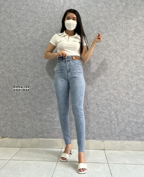 Quần jeans giãn ống ôm màu xanh nhạt,lưng 2 nút,mạc da,cắt lai