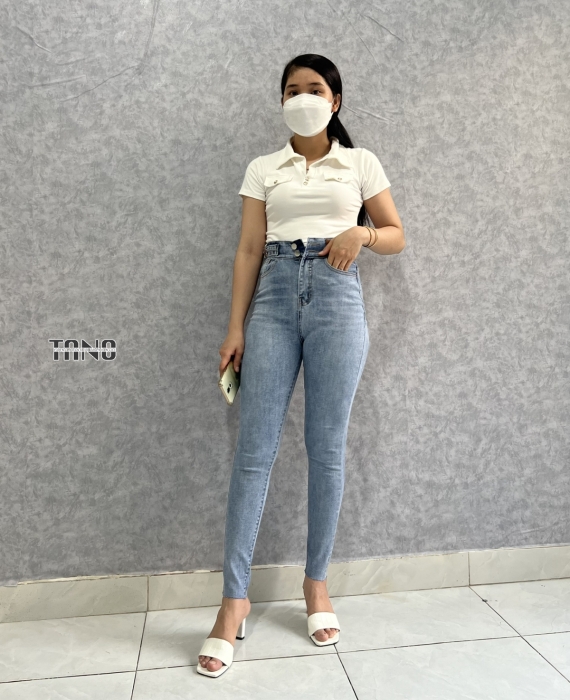 Quần jeans giãn ống ôm màu xanh nhạt,lưng 2 nút,mạc da,cắt lai