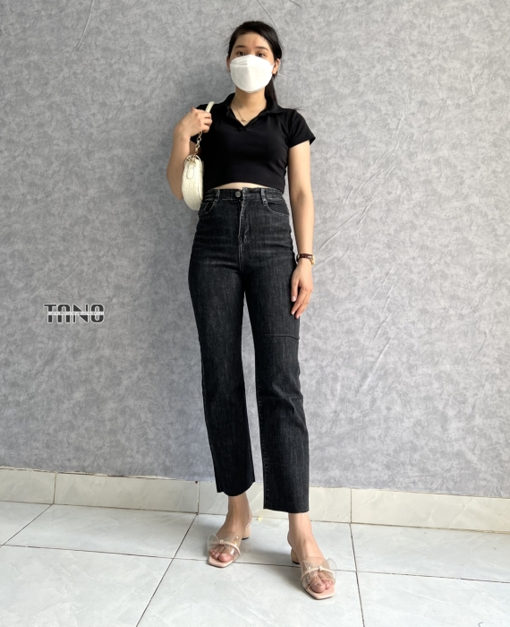 Quần jeans giãn ống đứng màu xám lai cắt.