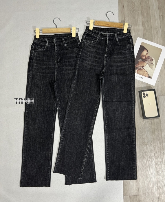 Quần jeans giãn ống đứng màu xám lai cắt.