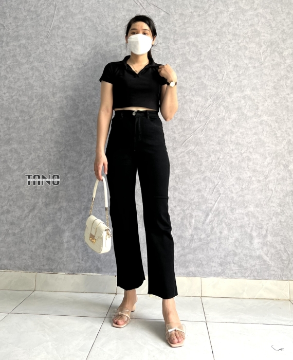 Quần jeans giãn ống đứng màu đen lai cắt.