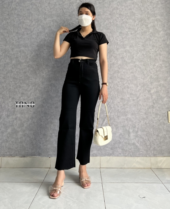 Quần jeans giãn ống đứng màu đen lai cắt.