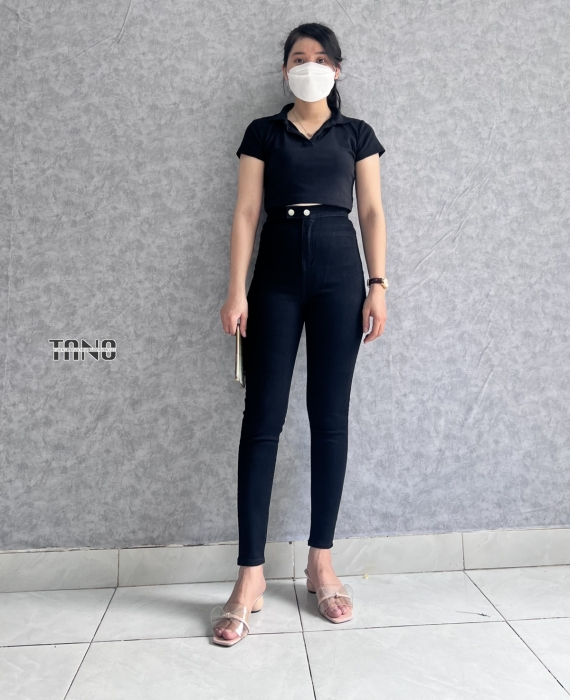 Quần jeans giãn ống ôm màu đen lai cuốn,2 nút bóp.
