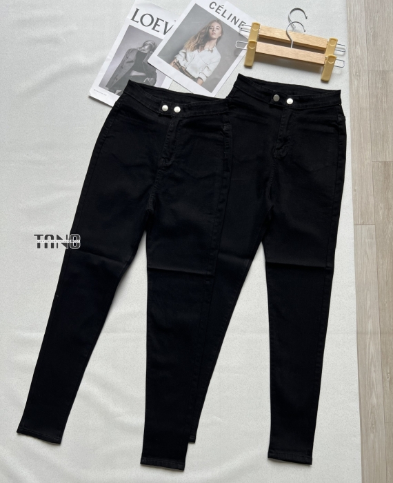 Quần jeans giãn ống ôm màu đen lai cuốn,2 nút bóp.
