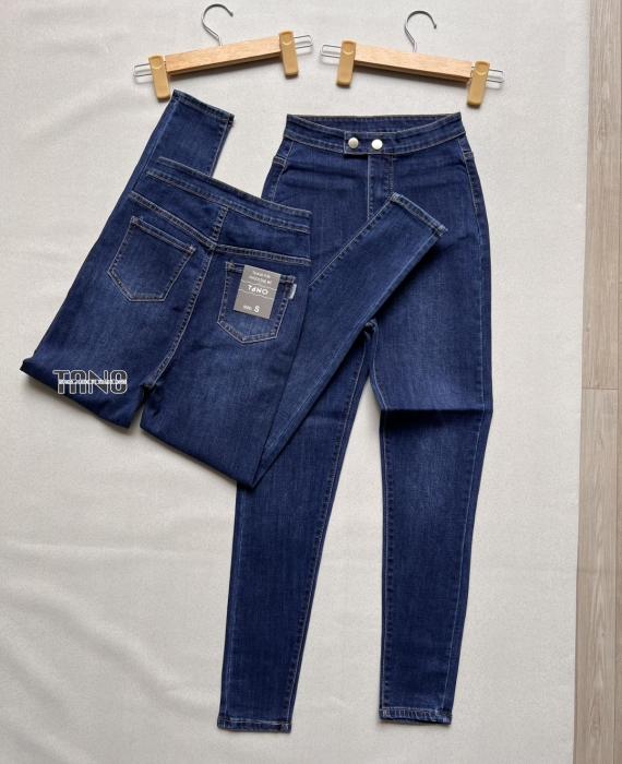 Quần jeans giãn ống ôm màu xanh đậm,2 nút bóp.