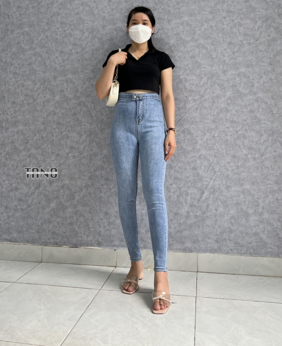 Quần jeans giãn ống ôm màu xanh nhạt ,2 nút bóp